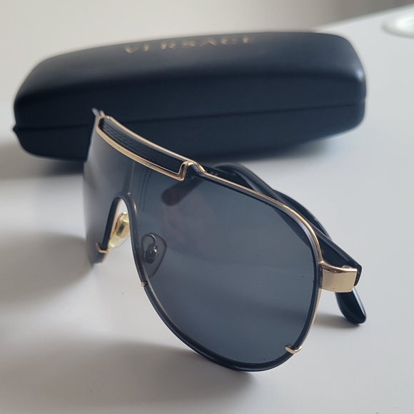 Versace Black and Gold Sunglasses VE2140 - Picture 7 of 15